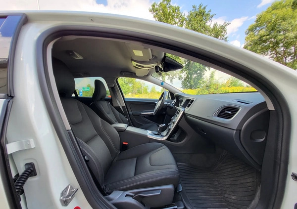 Volvo V60 cena 49400 przebieg: 226000, rok produkcji 2016 z Stąporków małe 301